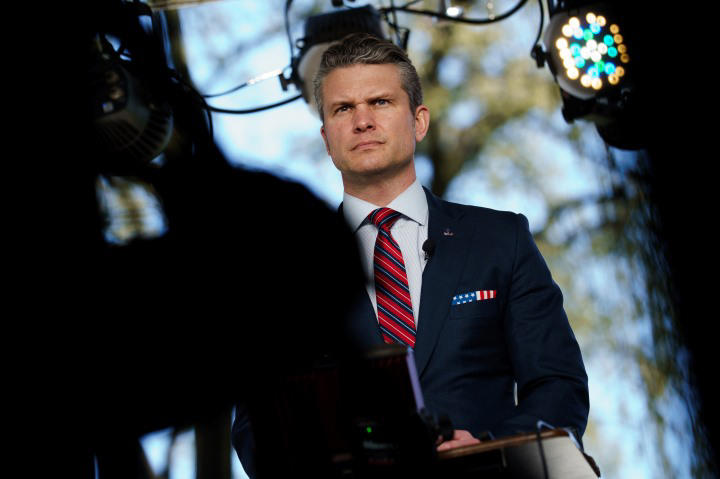 Pete Hegseth Acusado de Partilhar Informação Sensível no Signal