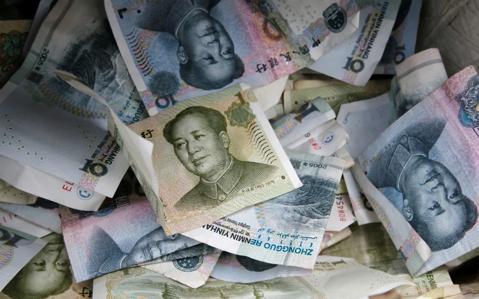 Yuan Ganha Terreno Global Enquanto Dólar Enfraquece Sob Políticas de Trump