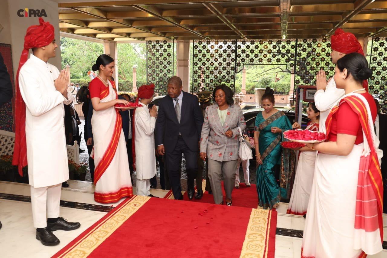 Presidente João Lourenço e Primeira-Dama Ana Dias Lourenço são recebidos com cerimónia tradicional em Nova Delhi durante visita oficial à Índia.