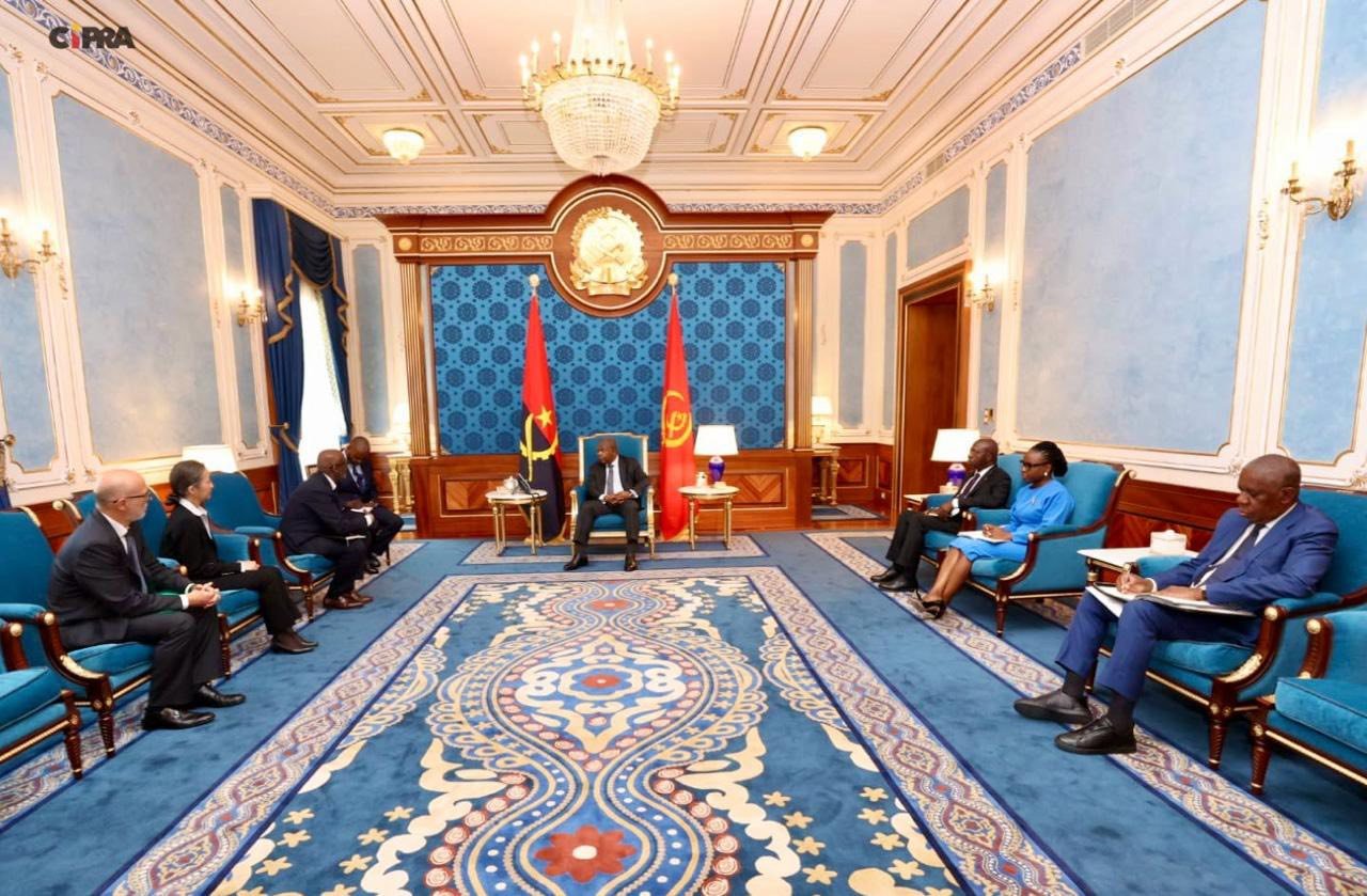 Presidente João Lourenço recebe Abebe Selassie, diretor do Departamento África do FMI, no Palácio Presidencial em Luanda para discutir reformas econômicas