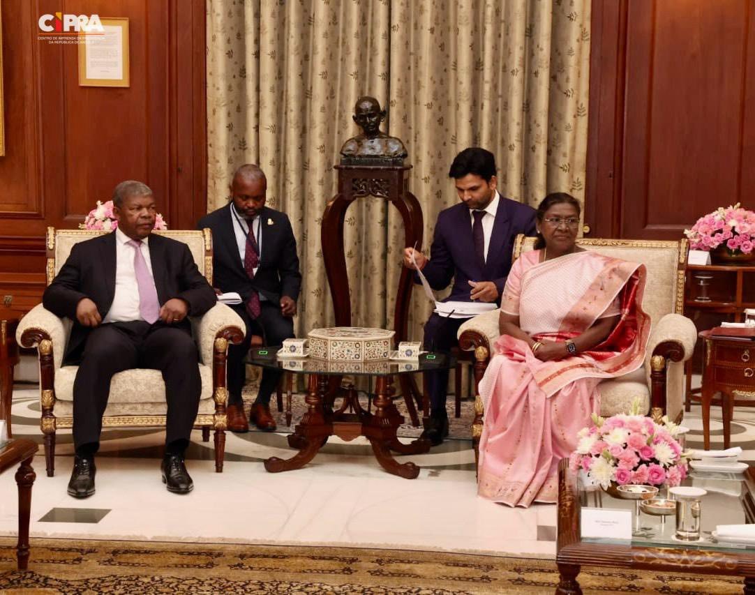 Presidente João Lourenço e Presidente Draupadi Murmu durante jantar oficial no Palácio Presidencial Rashtrapati Bhavan em Nova Deli, selando o primeiro dia da visita de Estado à Índia