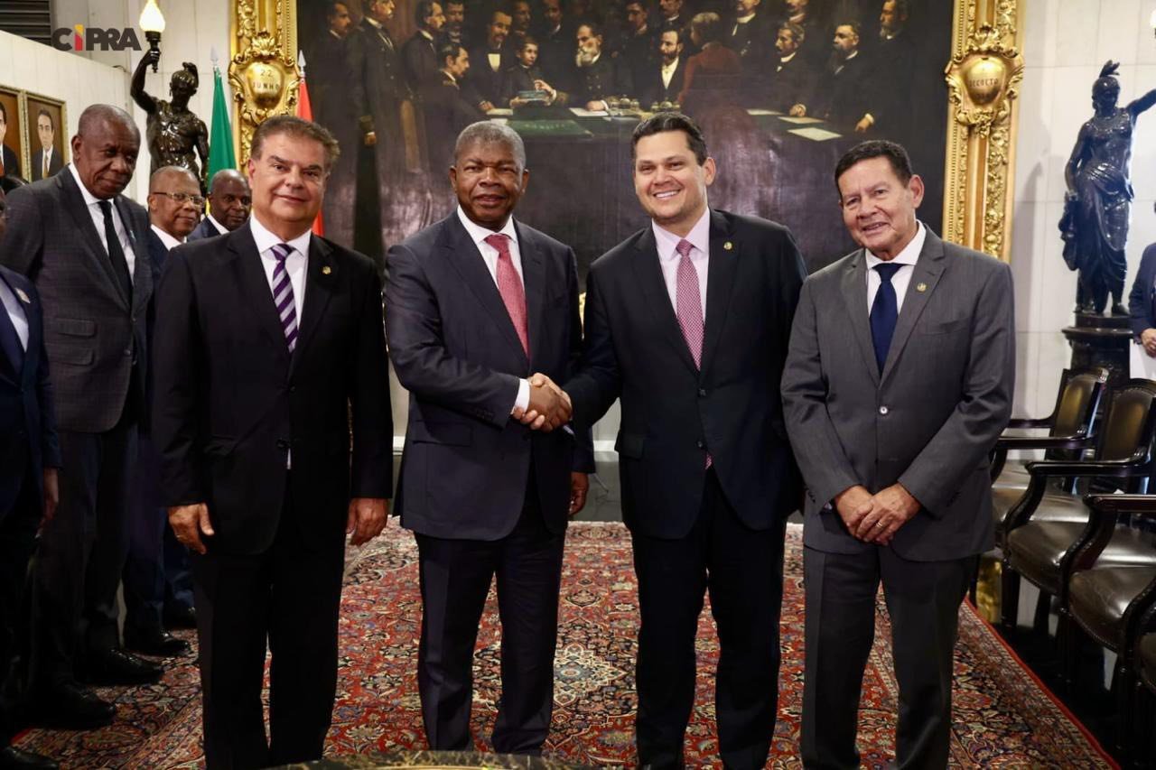 Presidente da República de Angola João Lourenço durante visita oficial ao Congresso Nacional do Brasil, acompanhado de autoridades brasileiras
