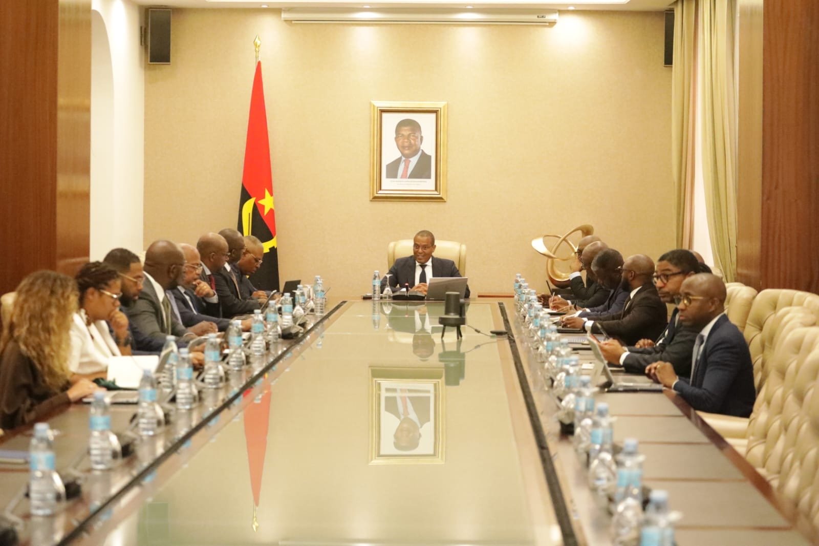 Apenas 10 empresas mantêm-se no PROPRIV: Unitel, BCA e TAAG entre as prioridades até 2026