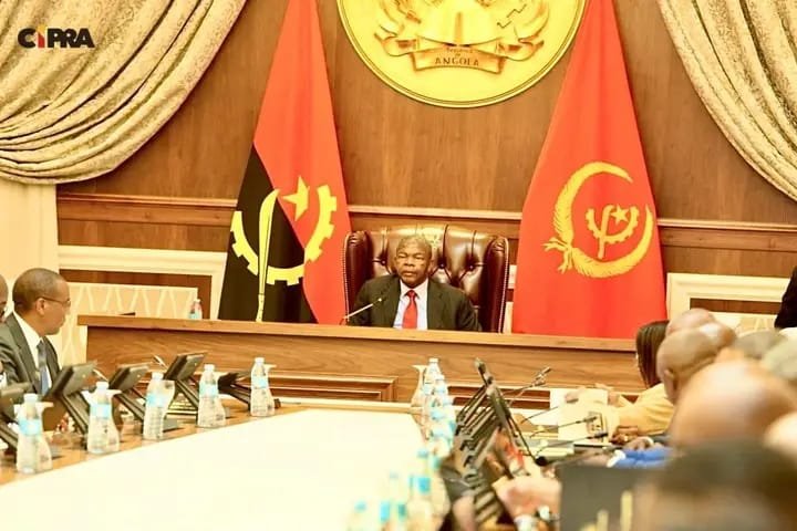 João Lourenço aprova leis contra vandalismo e violência doméstica e cria Orquestra Nacional de Angola