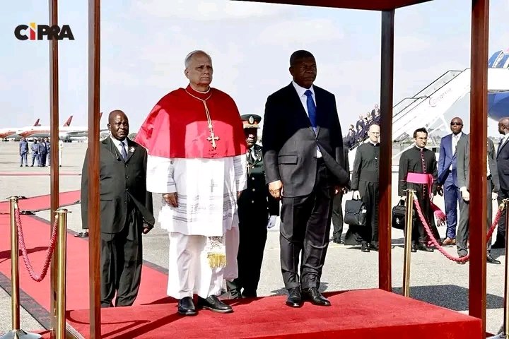 João Lourenço acolhe Papa em Luanda e pede fim da guerra no Médio Oriente