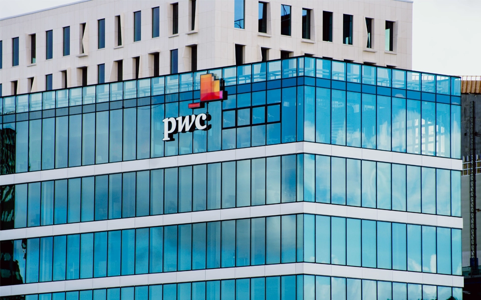 Hong Kong multa PwC em 130,6 mil milhões de kwanzas por falhas na auditoria à Evergrande