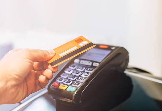 BNA abre inquérito a bancos que cobram 6 mil kwanzas pela renovação do Multicaixa