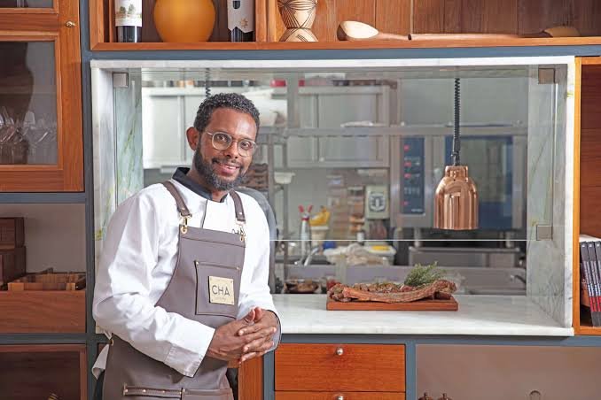 OnTour e Chef Helt Araújo firmam parceria para elevar gastronomia do Mumba Lodge na Huíla
