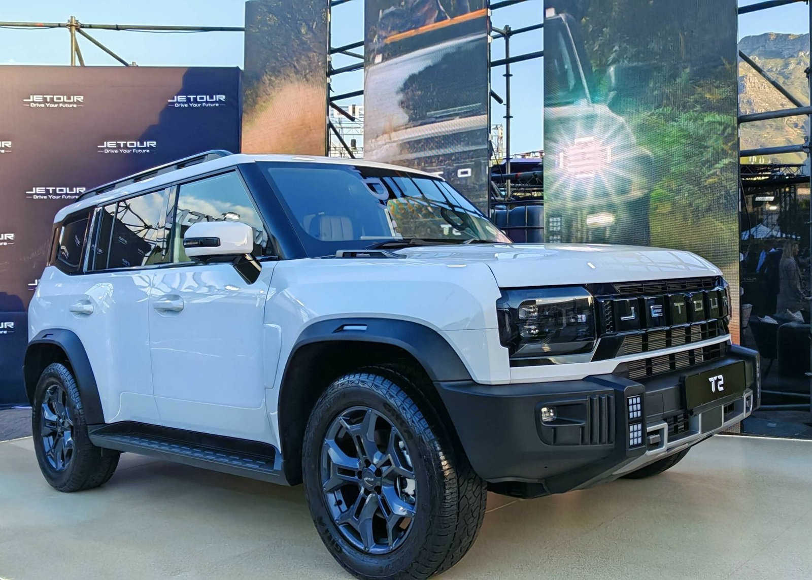 Chery oficializa compra de fábrica da Nissan na África do Sul e prepara lançamento do Jetour série T