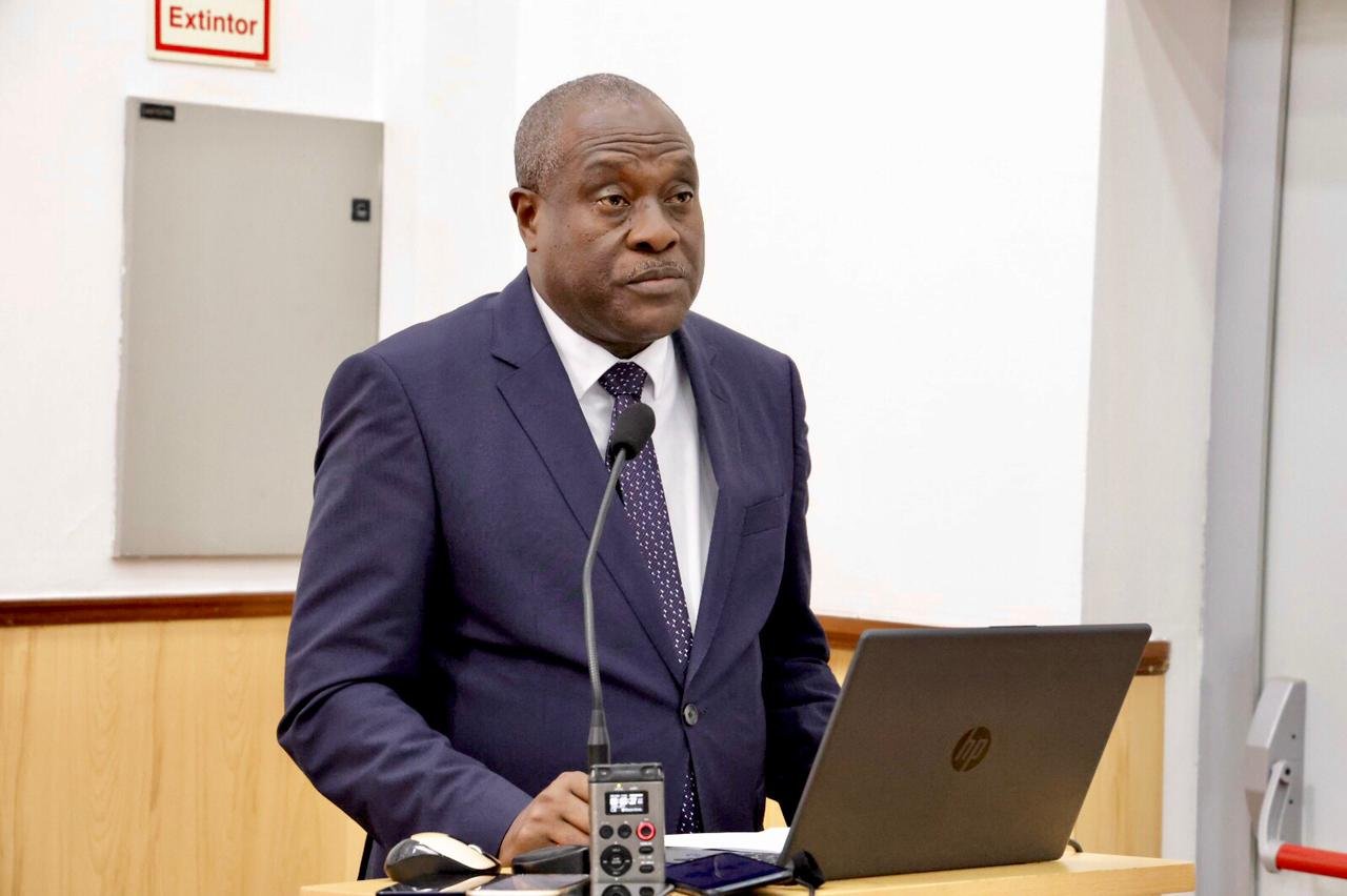 Angola desembolsa 1,3 mil milhões de dólares na importação de combustíveis no II Trimestre