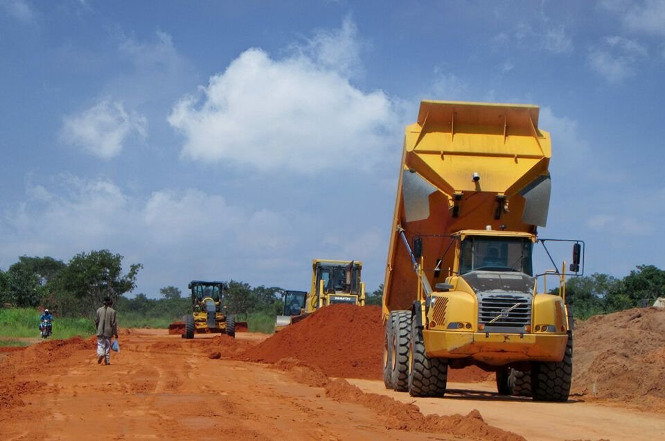 É falso que financiamento para estrada Mavinga–Rivungo represente novo endividamento de Angola