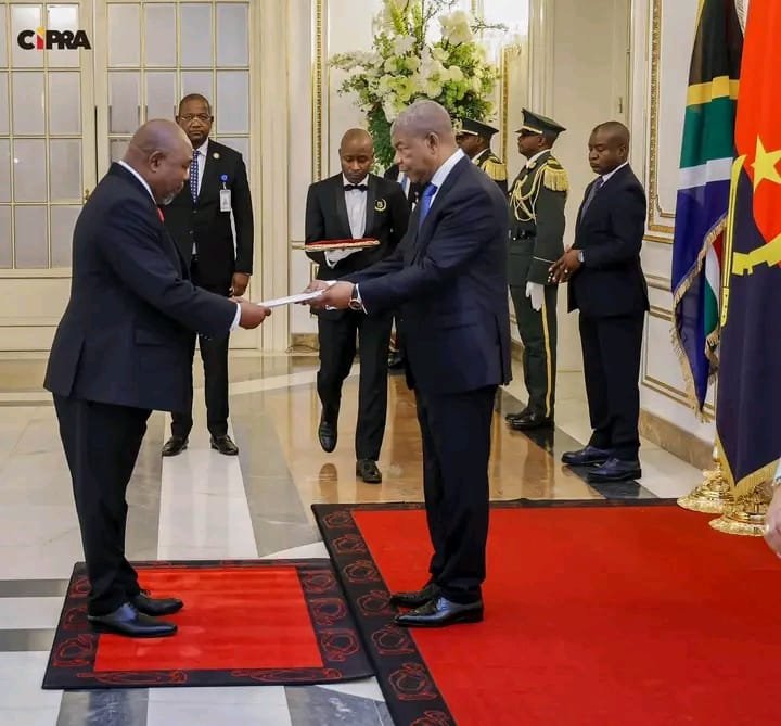 Presidente João Lourenço recebe cartas credenciais de cinco novos embaixadores